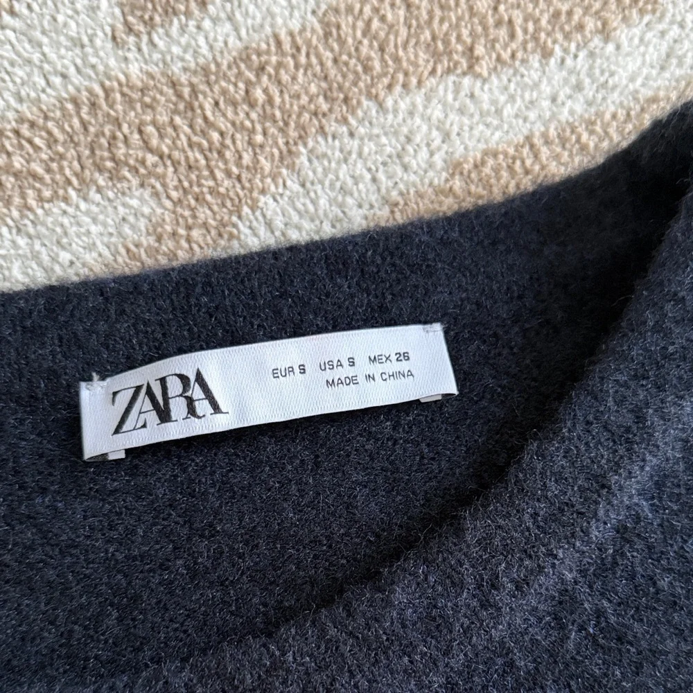 Navy Cropped Sweater - Picture 4 of 4
